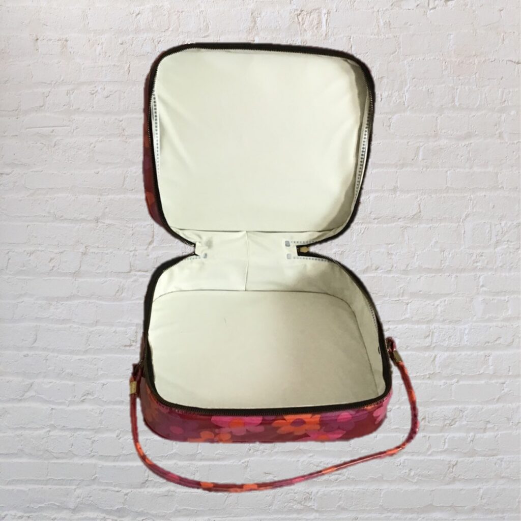 Cute Retro 70's Flower Power Beauty Case - Image 6