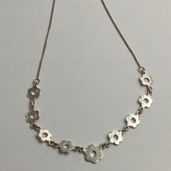 Modern Minimalist Daisy Necklace – Sterling Silver Floral Chain